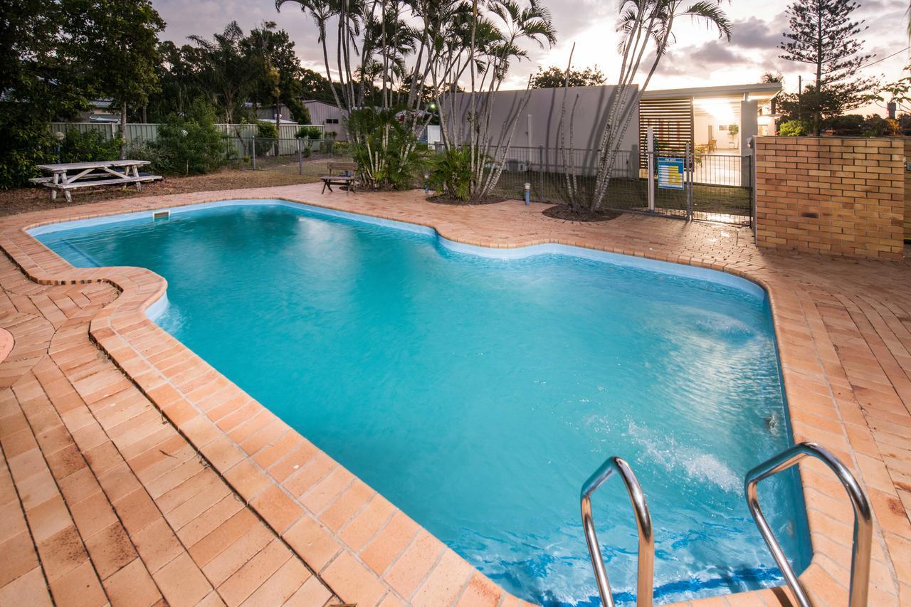 Moore Park Beach Inn Bundaberg Exterior photo