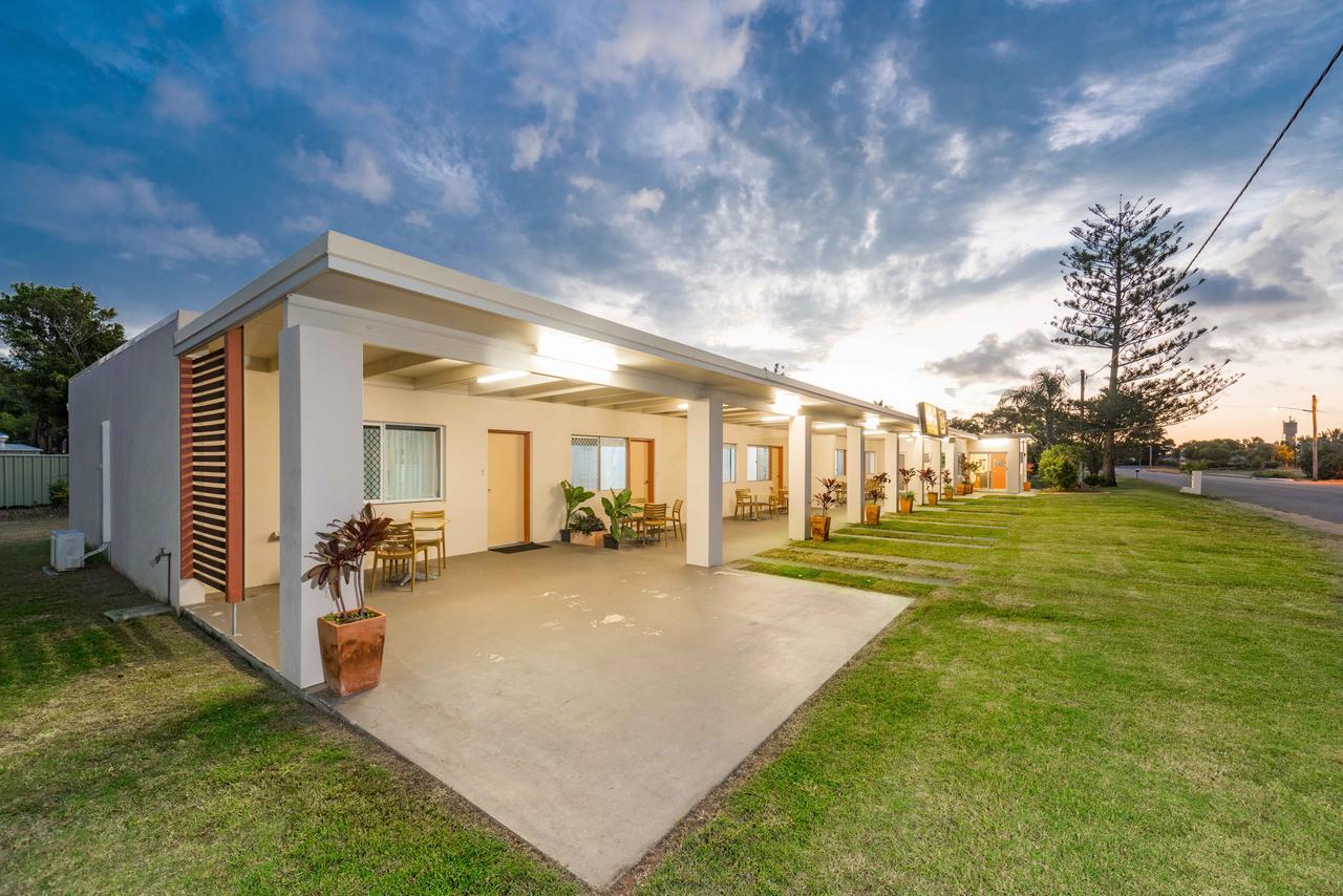 Moore Park Beach Inn Bundaberg Exterior photo