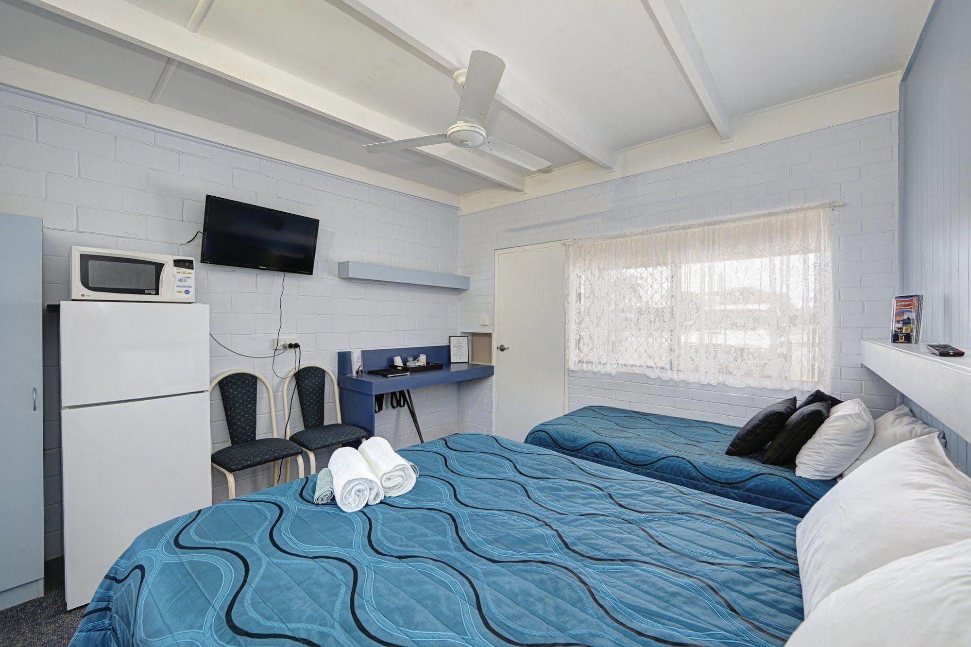 Moore Park Beach Inn Bundaberg Exterior photo