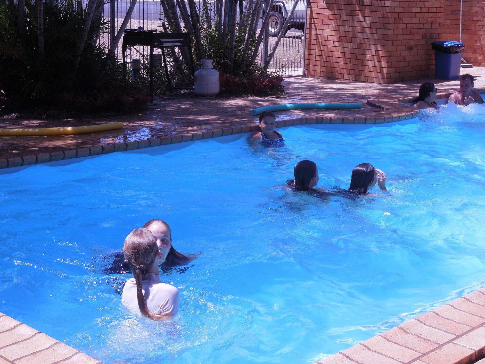 Moore Park Beach Inn Bundaberg Exterior photo